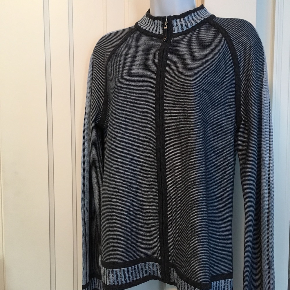 St. John Knits front zippered jacket/sweater size M